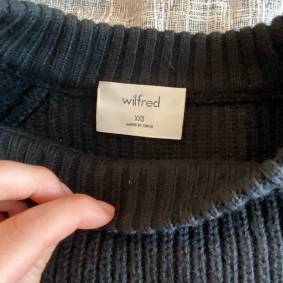 *SOLD* Black knit sweater. Aritzia XXS. Cropped. - Picture 3 of 3